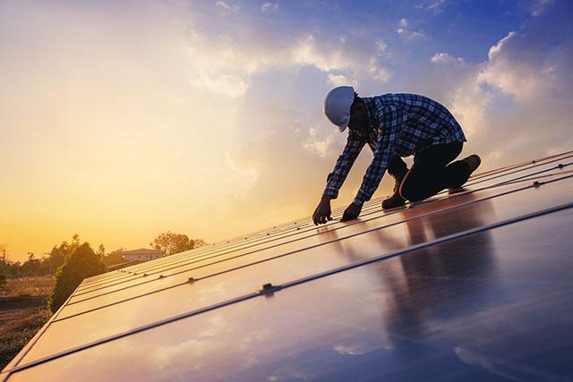Des techniciens qualifiés pour installer des panneaux photovoltaïques